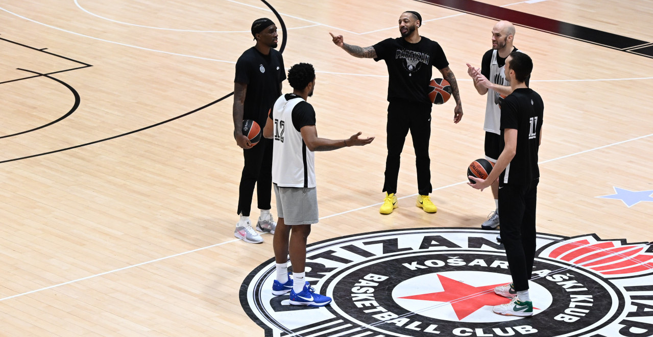POGLEDAJTE KAKO SE PARTIZAN SPREMA ZA ZVEZDU Uzavrela atmosfera na parketu, a evo šta kaže Penjaroja (VIDEO)