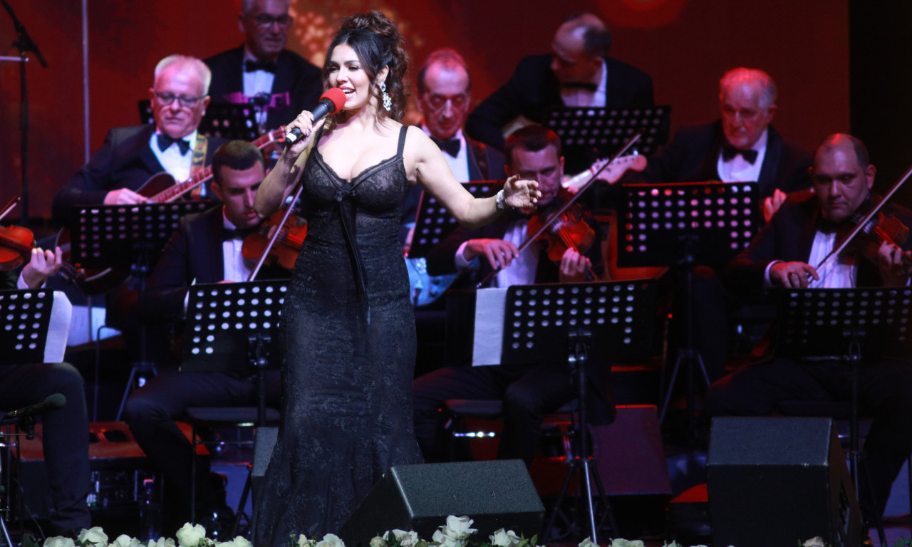 SPEKTAKL RTS-A U "MTS DVORANI" Na sceni zapevali Tanja Savić, Saša Matić, Sanja Vučić (VIDEO)