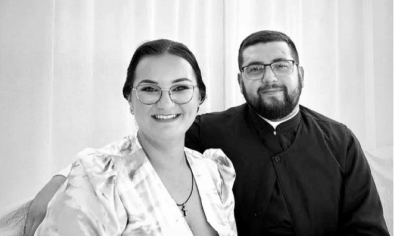 NAJSTARIJE DETE POGINULOG SVEŠTENIKA NENADA I DALJE U BOLNICI Izgubili majku i oca u sekundi! Poznato ko će se starati o trojici mališana