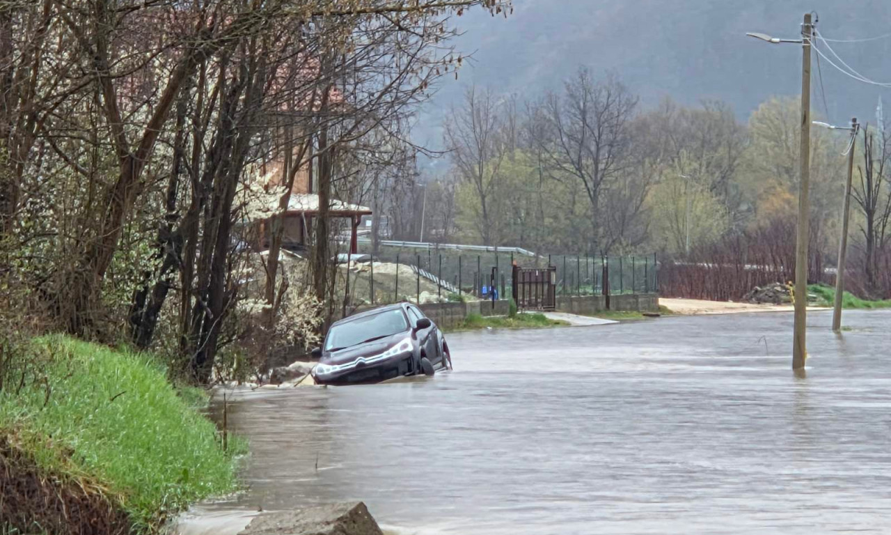 IZVLAČILI ČOVEKA IZ VOZILA! Poplavljen Moravički i Zlatiborski okrug, evo kakvo je trenutno stanje (FOTO)