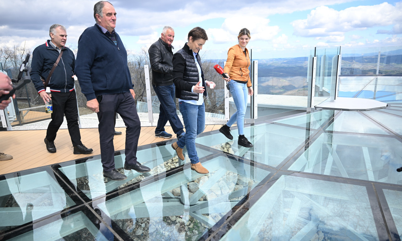 UPOTREBNA DOZVOLA ZA MESEC DANA: Ana Brnabić obišla Vidikovac na Kablaru (FOTO)