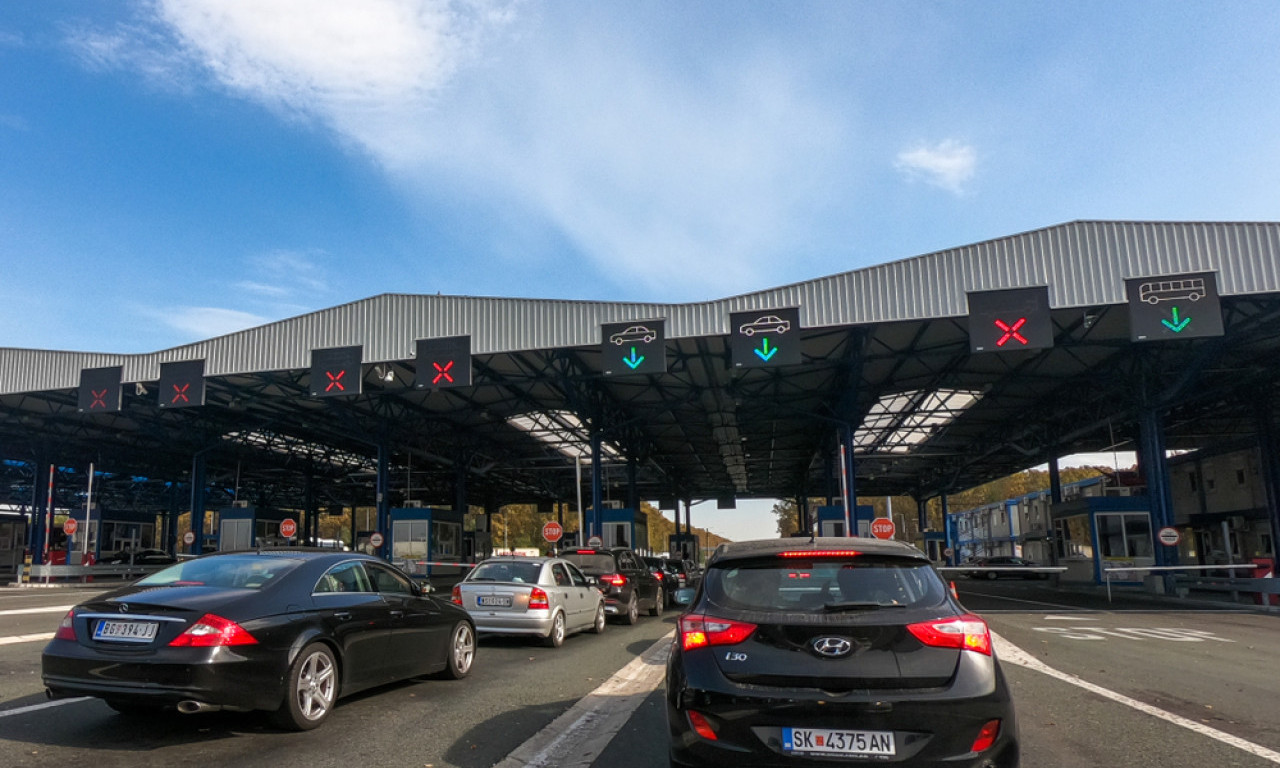 NAJNOVIJI IZVEŠTAJ: Bez zadržavanja na rampama auto-puteva, putnička vozila na Batrovcima čekaju sat vremena