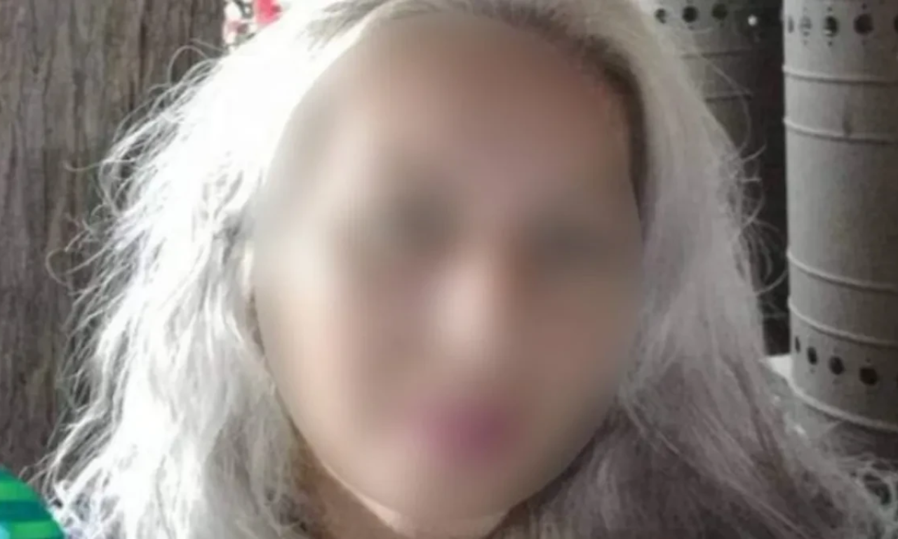 RODBINA I PRIJATELJI SE OPRAŠTAJU OD MIRELE KOJU JE UBIO TINEJDŽER Sahrana žene koju je usmrtio dečak u Obrenovcu