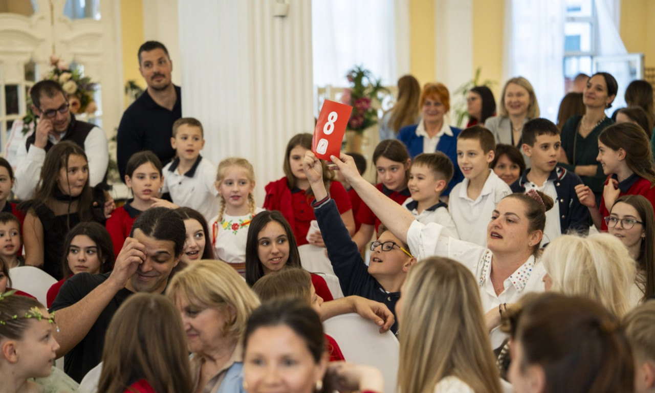 ODRŽANA MANIFESTACIJA RADOST VASKRSA 2026 Na Uskršnjoj aukciji sakupljena sredstva za malog Nikolu iz Loka (FOTO)