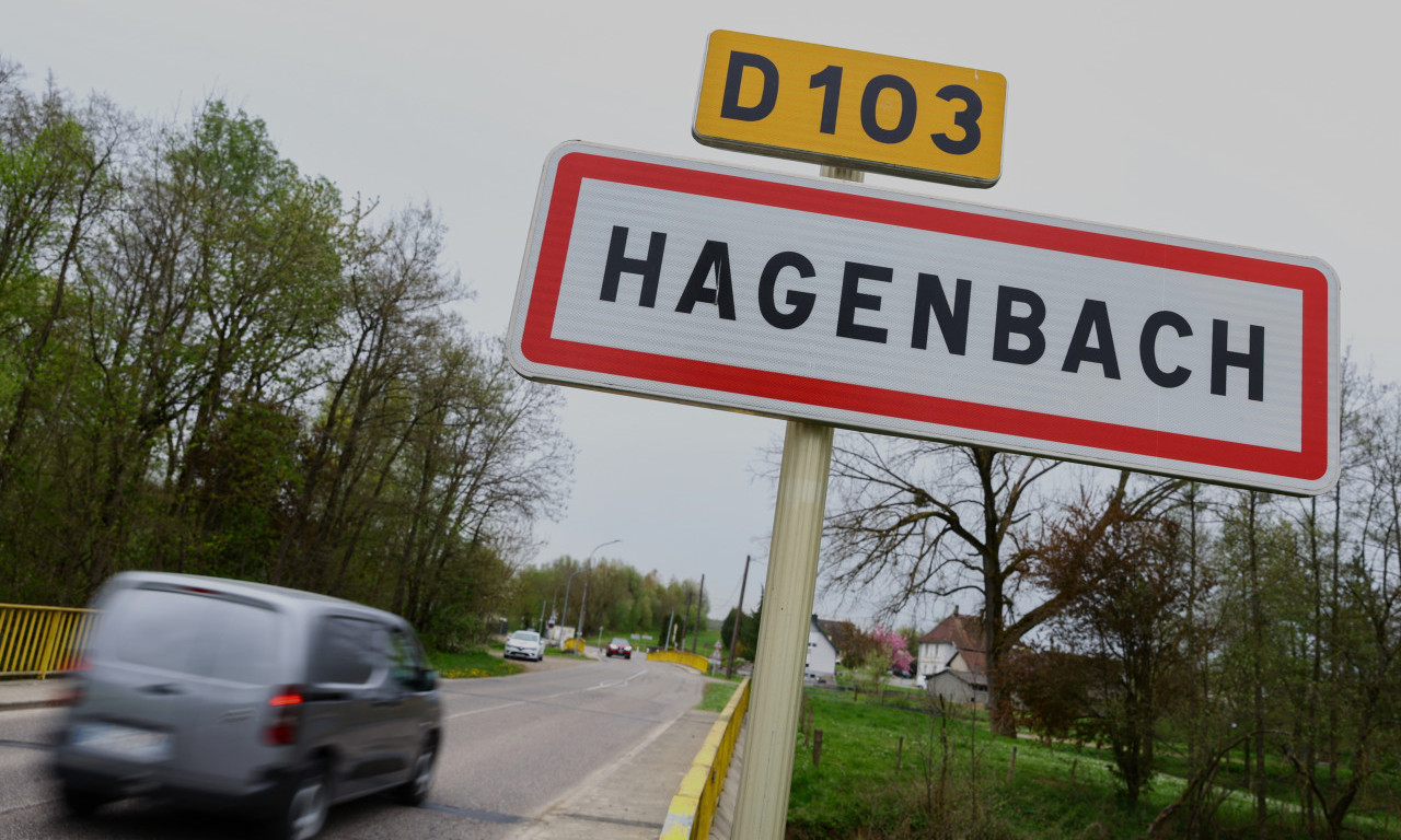 HOROR U FRANCUSKOJ: Otac držao sina (9) u kombiju godinu i po dana, komšije čule jezive zvuke iz dvorišta (FOTO)