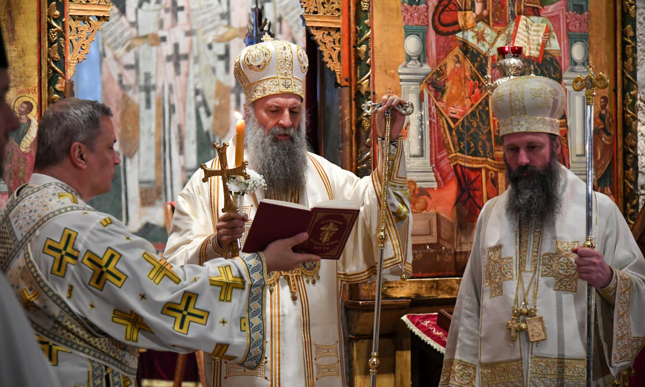 VASKRS NA KOSOVU I METOHIJI Patrijarh Porfirije služio liturgiju u Pećkoj patrijaršiji (FOTO)
