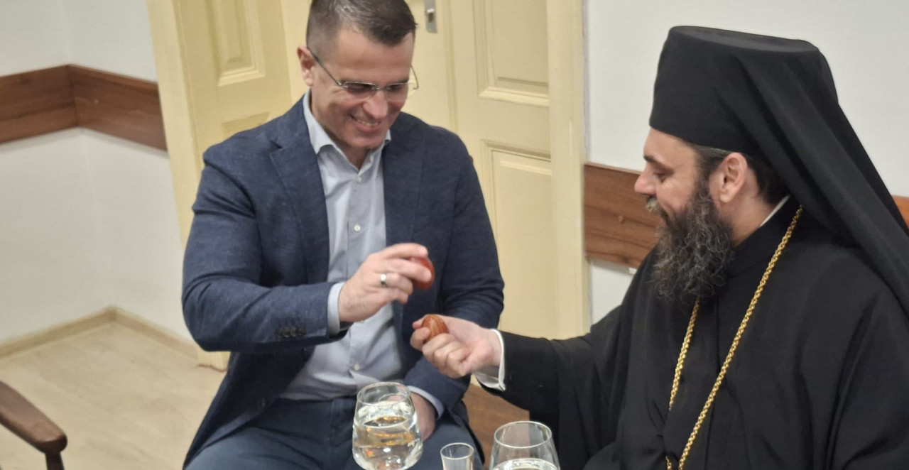 PRAVOSLAVNI VERNICI U VUKOVARU PROSLAVILI USKRS Ministar Milićević sa Srbima prisustvovao liturgiji (FOTO)