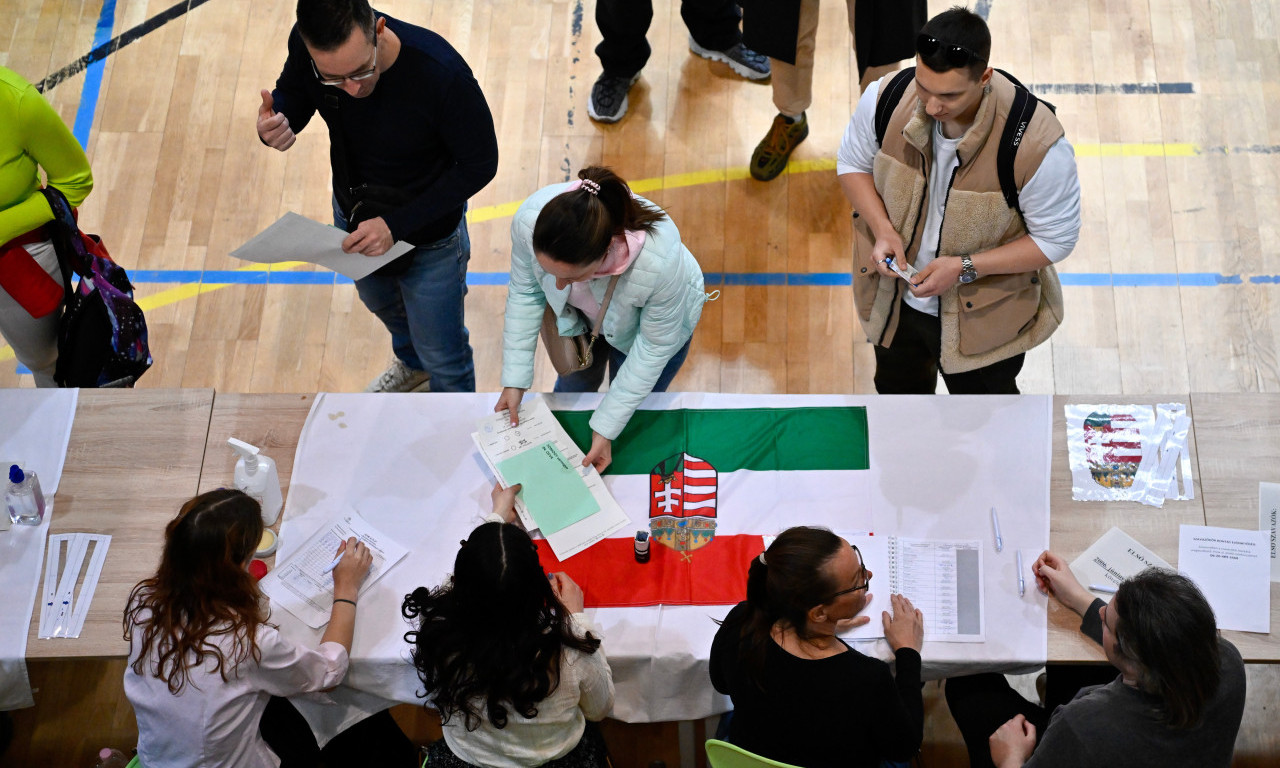 UBEDLJIVA POBEDA OPOZICIJE U MAĐARSKOJ: Prema 97,35 odsto prebrojanih glasova, Tisa osvojila 138 mesta u parlamentu