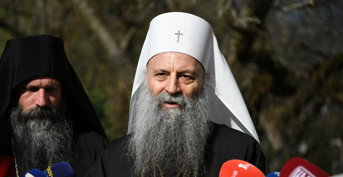 PATRIJARH PORFIRIJE SLUŽIO LITURGIJU U VISOKIM DEČANIMA Snažna poruka o radosti i zajedništvu na Vaskršnji ponedeljak