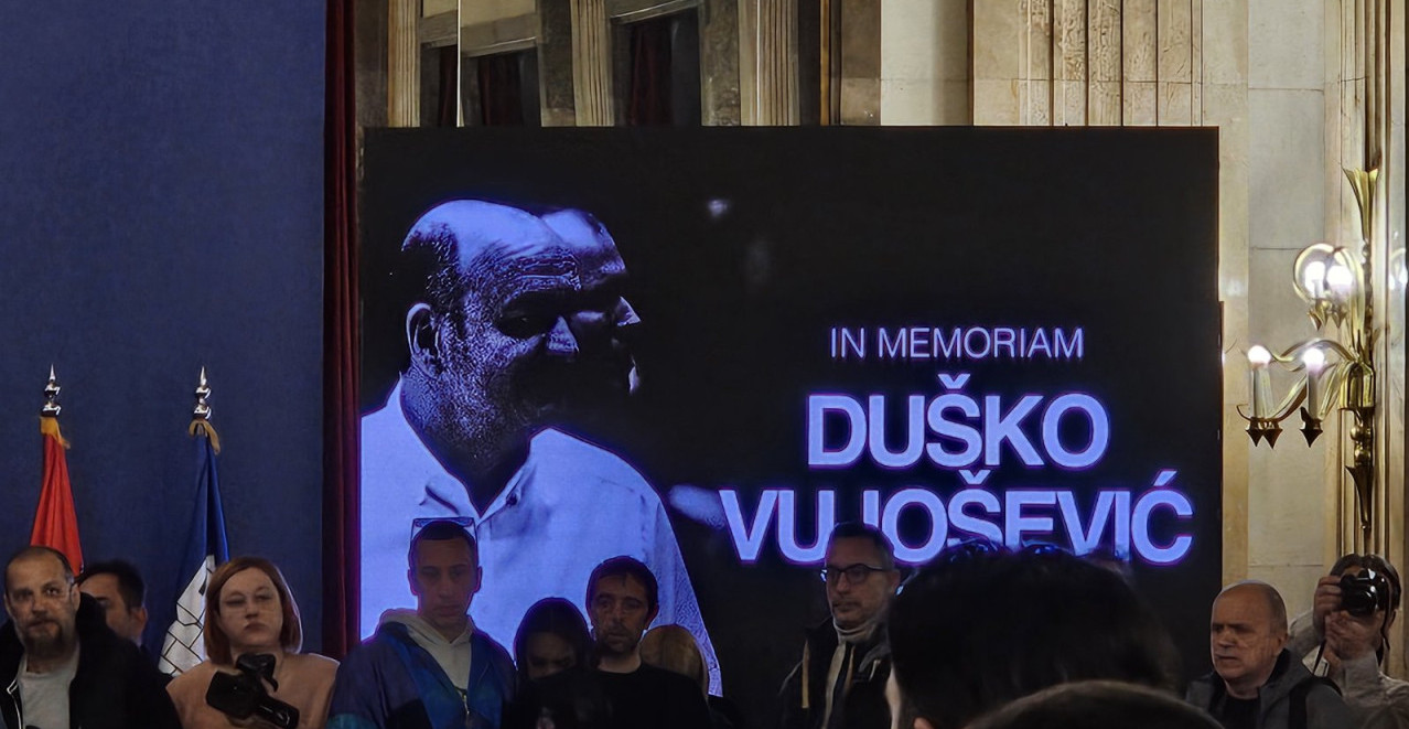 KOMEMORACIJA DUŠKU VUJOŠEVIĆU Srbija se oprostila od legende, najveća imena lila suze (FOTO+VIDEO)