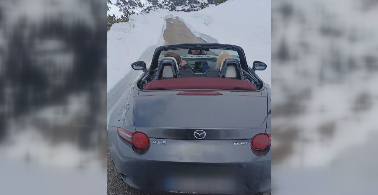 ŠOK PRIZOR USRED APRILA! Kabriolet pokušava da prođe kroz pola metra snega na Durmitoru (VIDEO)