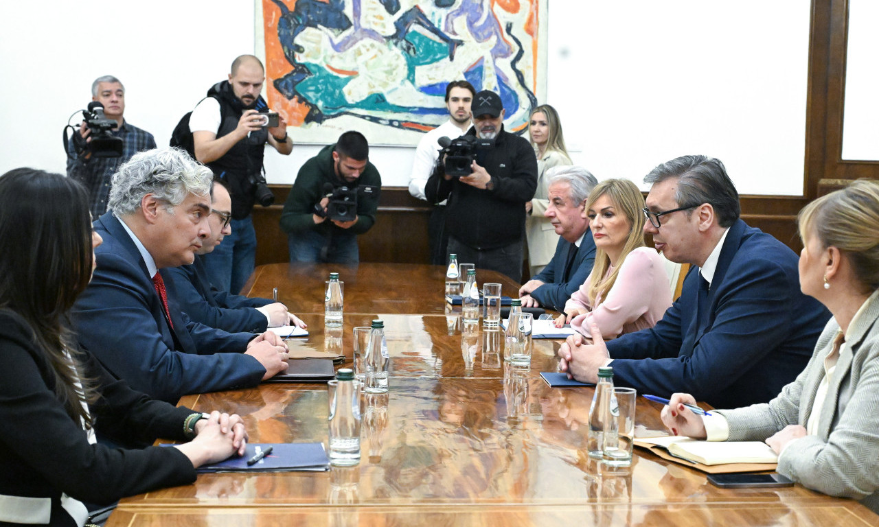 ZAVRŠENE KONSULTACIJE SA NARODNOM STRANKOM Predsednik Vučić ih primio u Predsedništvu