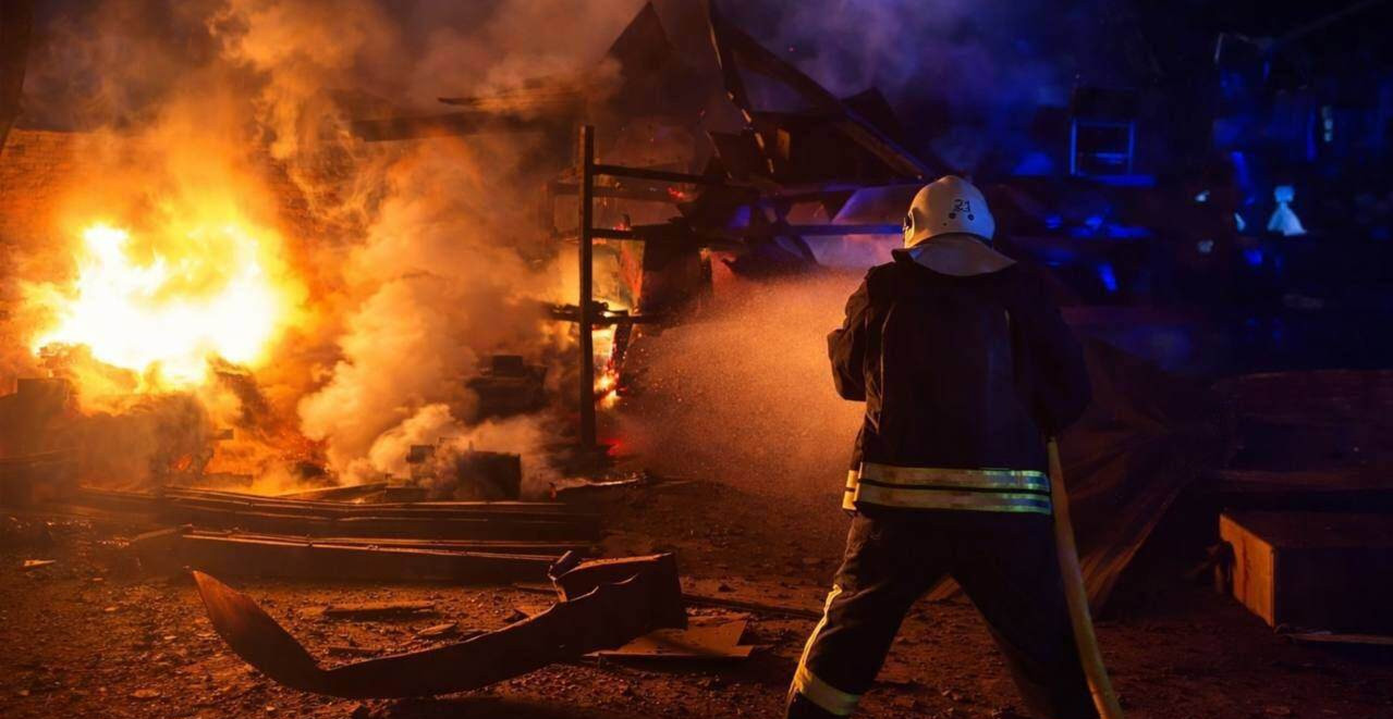 POGINULA DEVOJČICA, IMA MNOGO POVREĐENIH Uništeno više od 40 domova - stravičan napad na Ukrajinu!