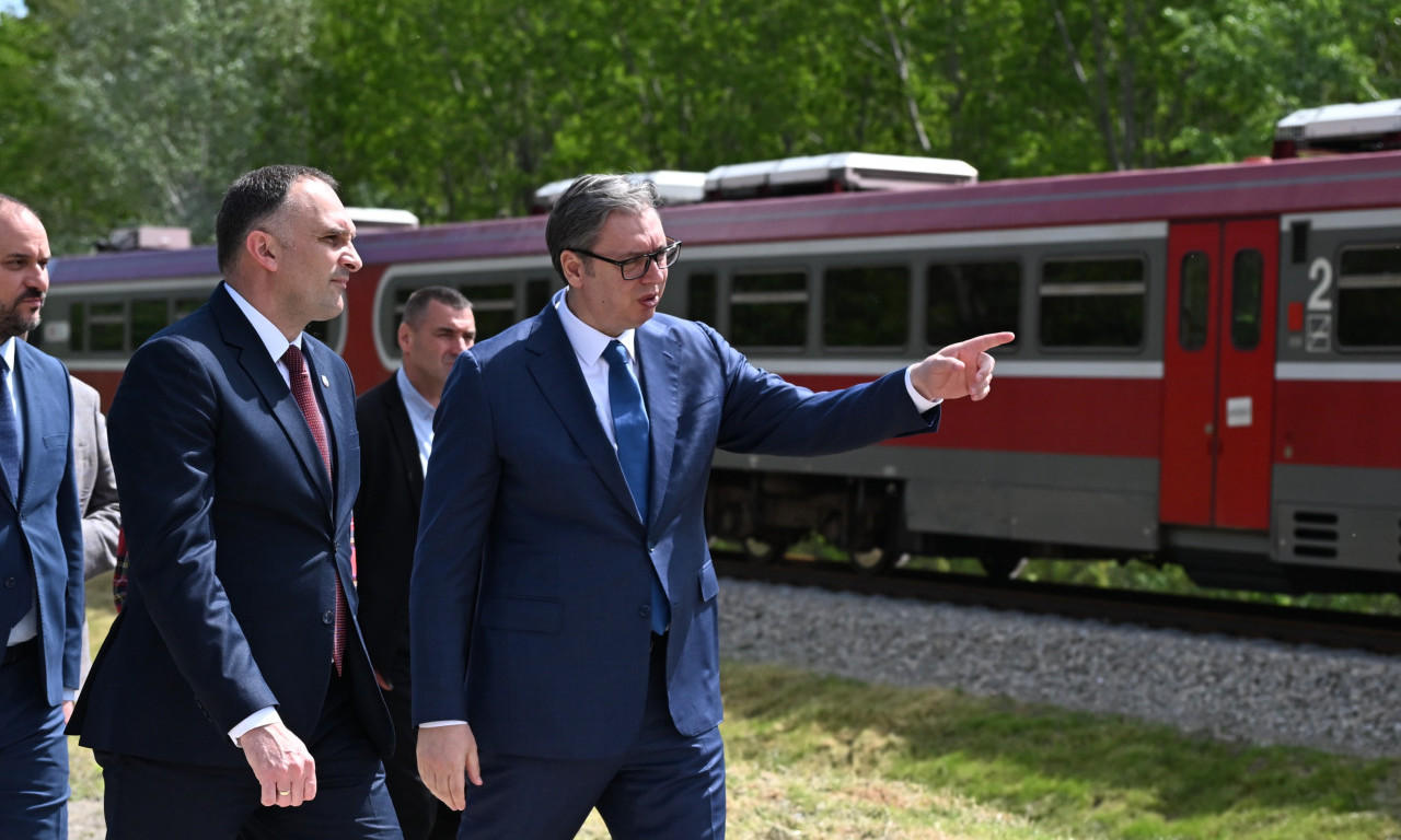 VUČIĆ OTVORIO NOVI ŽELEZNIČKI MOST PREKO TAMIŠA Predsednik u Tomaševcu (VIDEO)