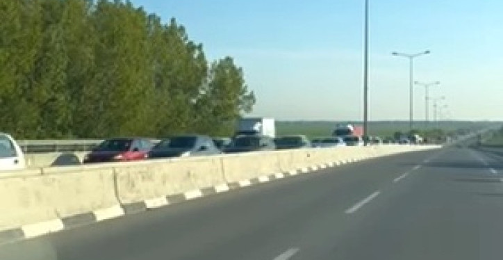 ZASTOJ KOD PUPINA! Pogledajte kilometarsku kolonu ka Zemunu - vozači zarobljeni u saobraćajnom kolapsu (VIDEO)