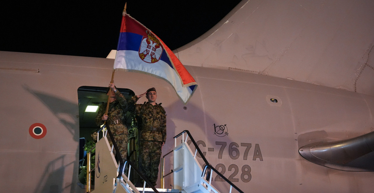 SRPSKI VOJNICI SE VRATILI IZ LIBANA Gašić im poručio da su državu predstavljali časno i dostojanstveno (FOTO)