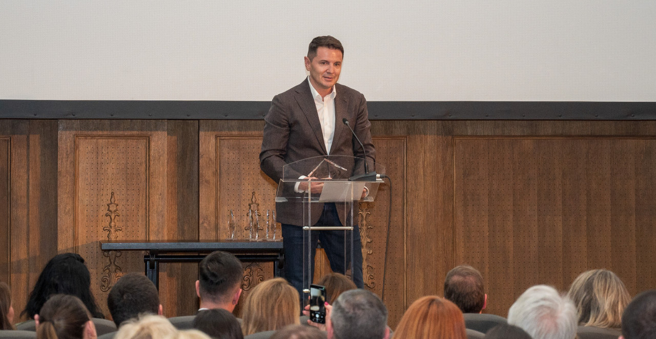 DRAGO JOVANOVIĆ DOBITNIK NAGRADE ZA NAJPROFESIONALNIJU MEDIJSKU LIČNOST Evo ko su ostali dobitnici (FOTO + VIDEO)