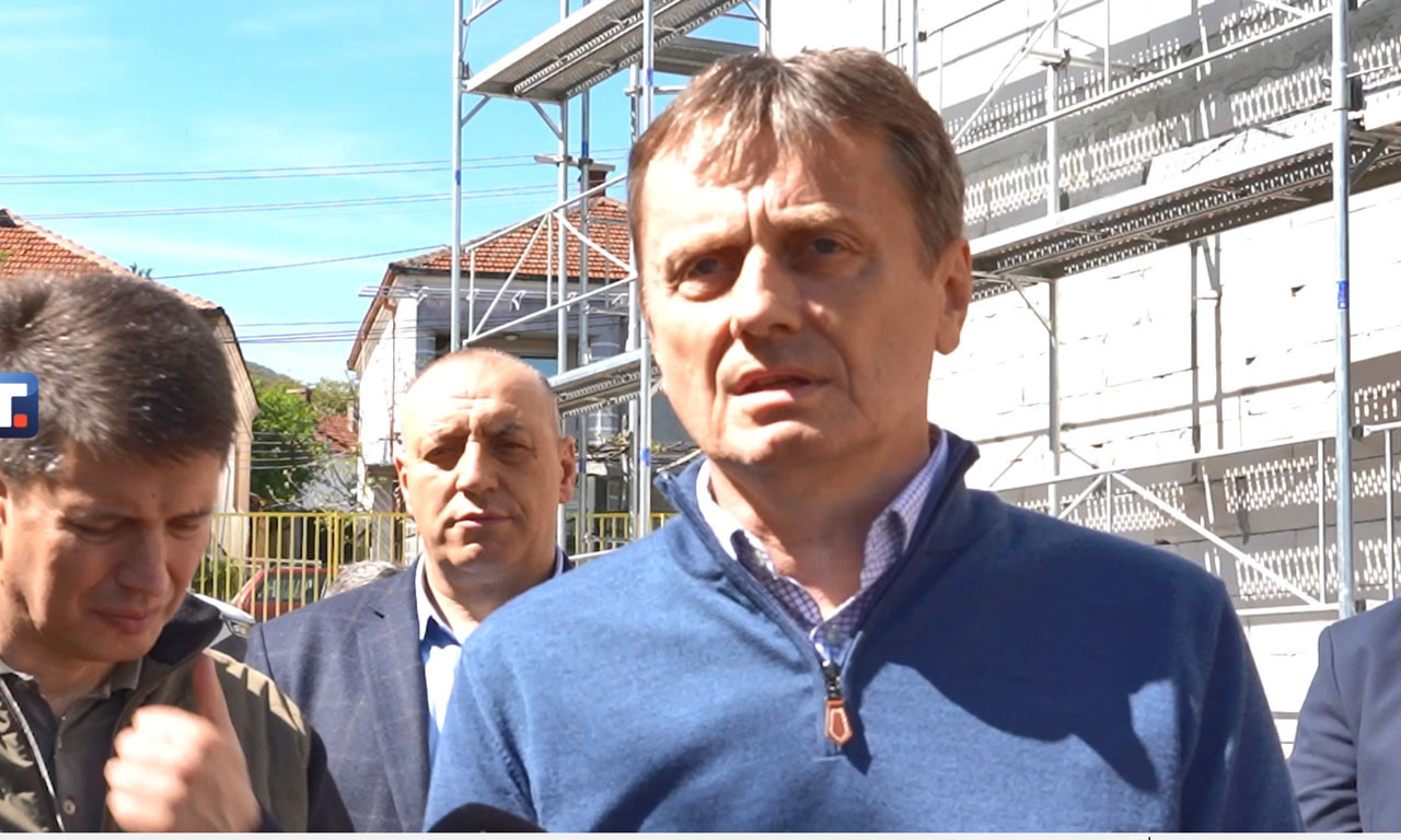 GLIŠIĆ OBIŠAO RADOVE NA OŠ "DOSITEJ OBRADOVIĆ": Rekonstrukcija gotova do januara (VIDEO)