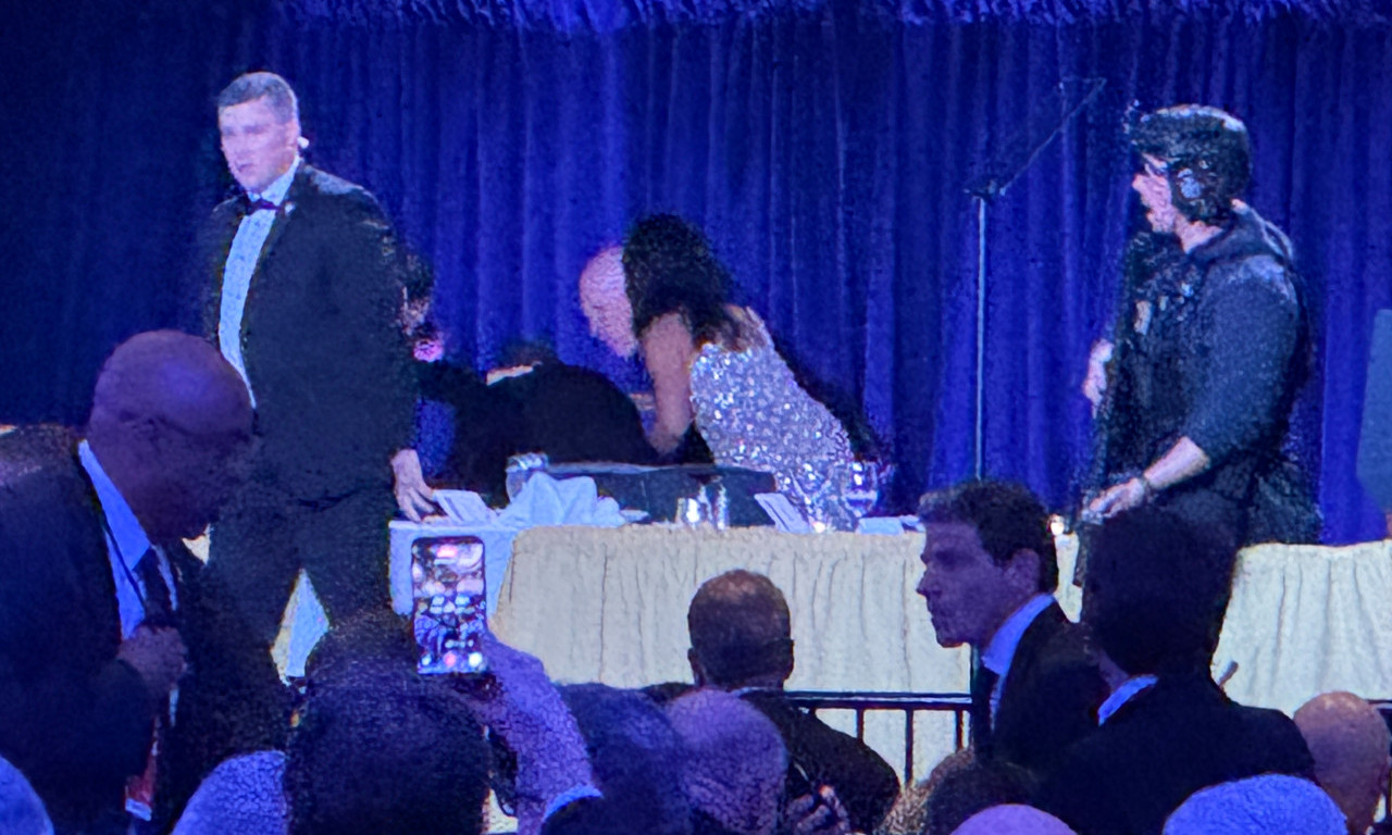 MELANIJA IZBEZUMLJENA, BEŽALA I UDOVICA ČARLIJA KIRKA... Pogledajte napad na Trampa iz novog ugla (VIDEO)