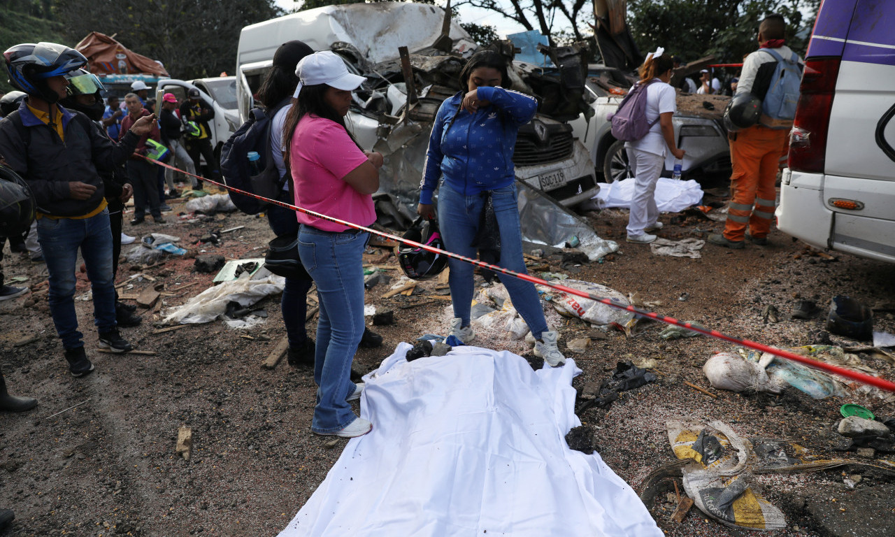 BOMBAŠKI NAPAD U JUŽNOJ AMERICI: U eksplozijama na auto-putu u Kolumbiji ubijeno 19 osoba (FOTO)