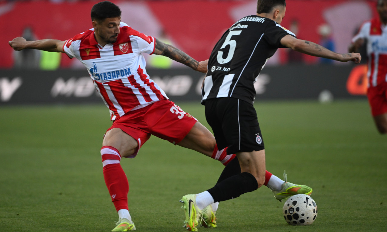 "CRVENO-BELI" OSVOJILI DEVETU UZASTOPNU TITULU: Fudbaleri Zvezde ubedljivo savladali Partizan u 179. derbiju (FOTO)