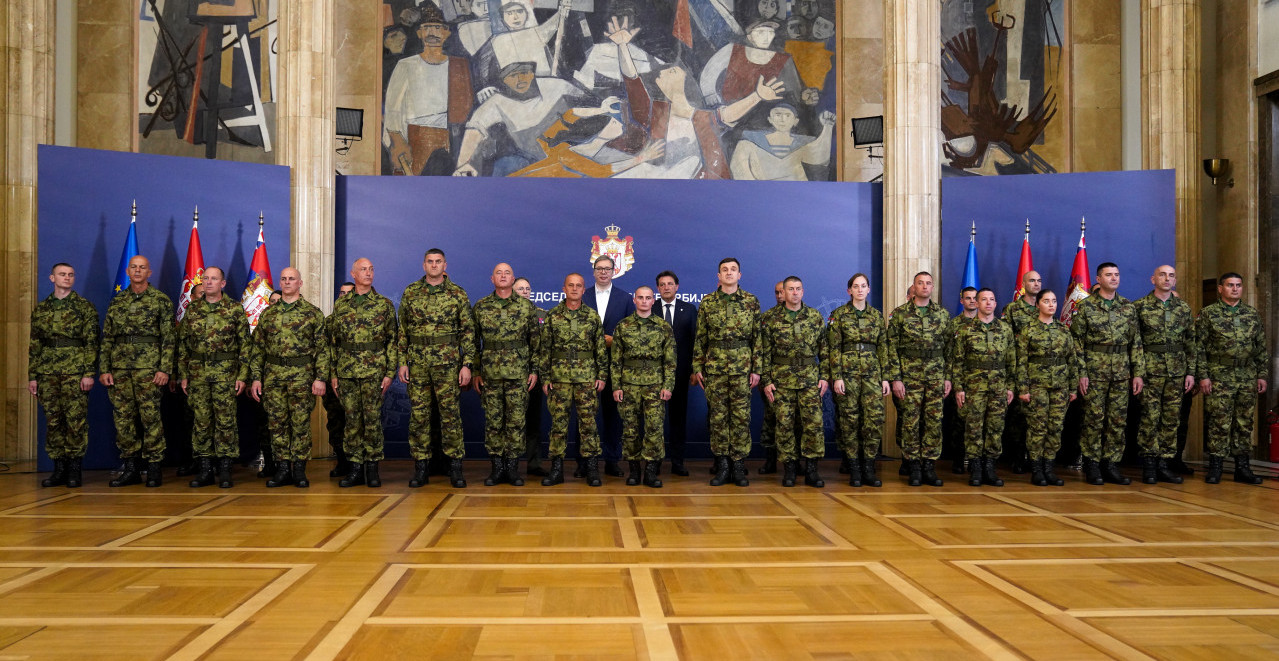 PONOS SRBIJE! VUČIĆ SA NAŠIM VOJNICIMA SA MIROVNE MISIJE U LIBANU "Pokazali su kako se čuva mir" (VIDEO)