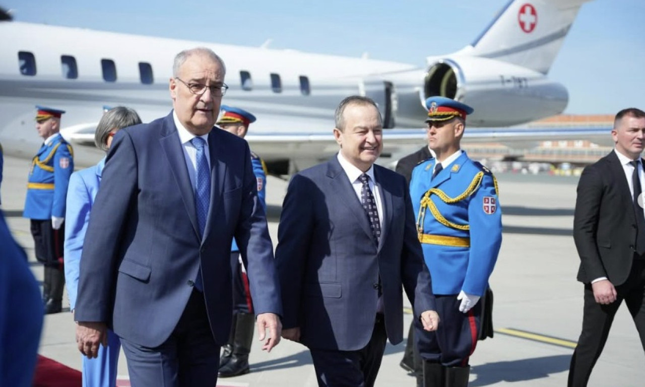 PREDSEDNIK ŠVAJCARSKE U SRBIJI NAKON 18 GODINA Parmelana na aerodromu dočekao Dačić (FOTO)