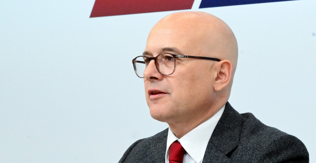 "POSVAĐALI SU BAKE SA UNUCIMA, PODELILI ZBORNICE, NAPALI DRŽAVU..." Vučević o kandidatima i stanju pred izbore u Srbiji