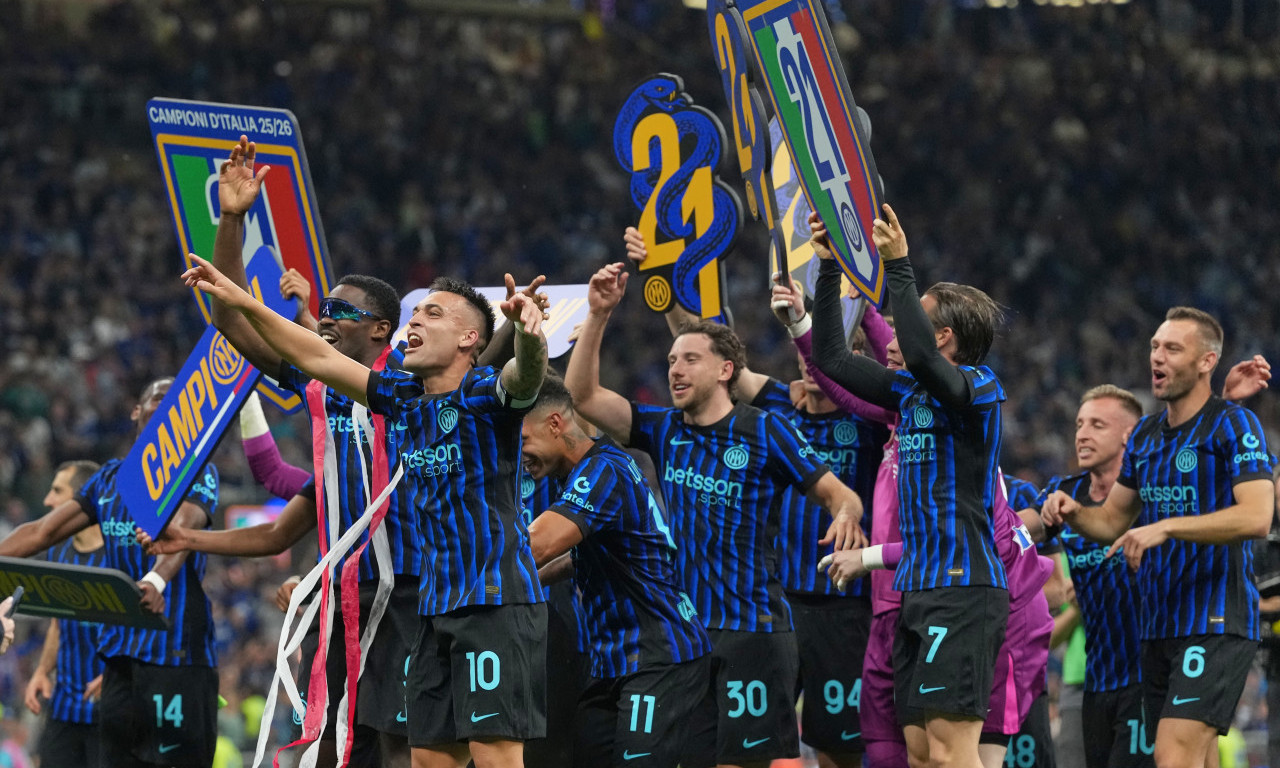 SLAVLJE U MILANU: Fudbaleri Intera pobedom protiv Parme osvojili 21. titulu šampiona Italije (FOTO)