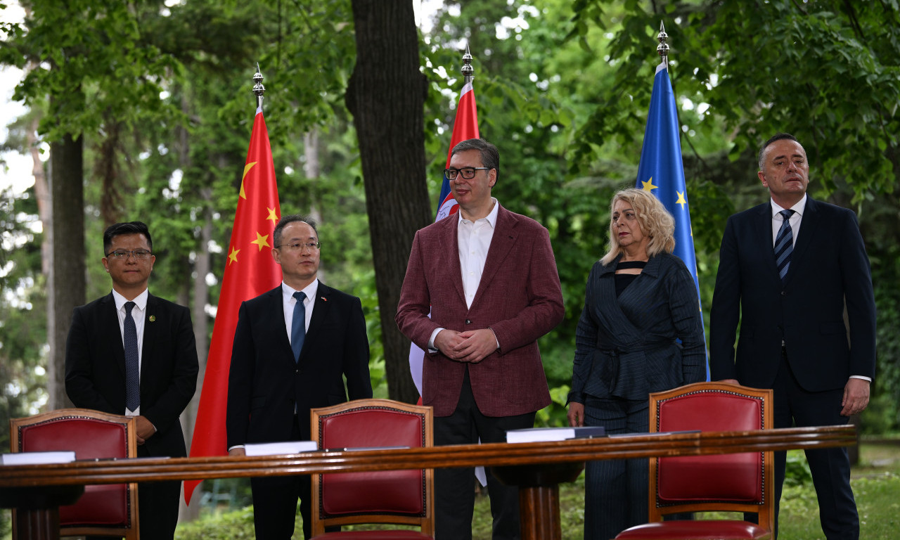 VUČIĆ PRISUSTVOVAO ISTORIJSKOM TRENUTKU Predsednik otkrio kako će izgledati put "Vožd Karađorđe" (VIDEO)