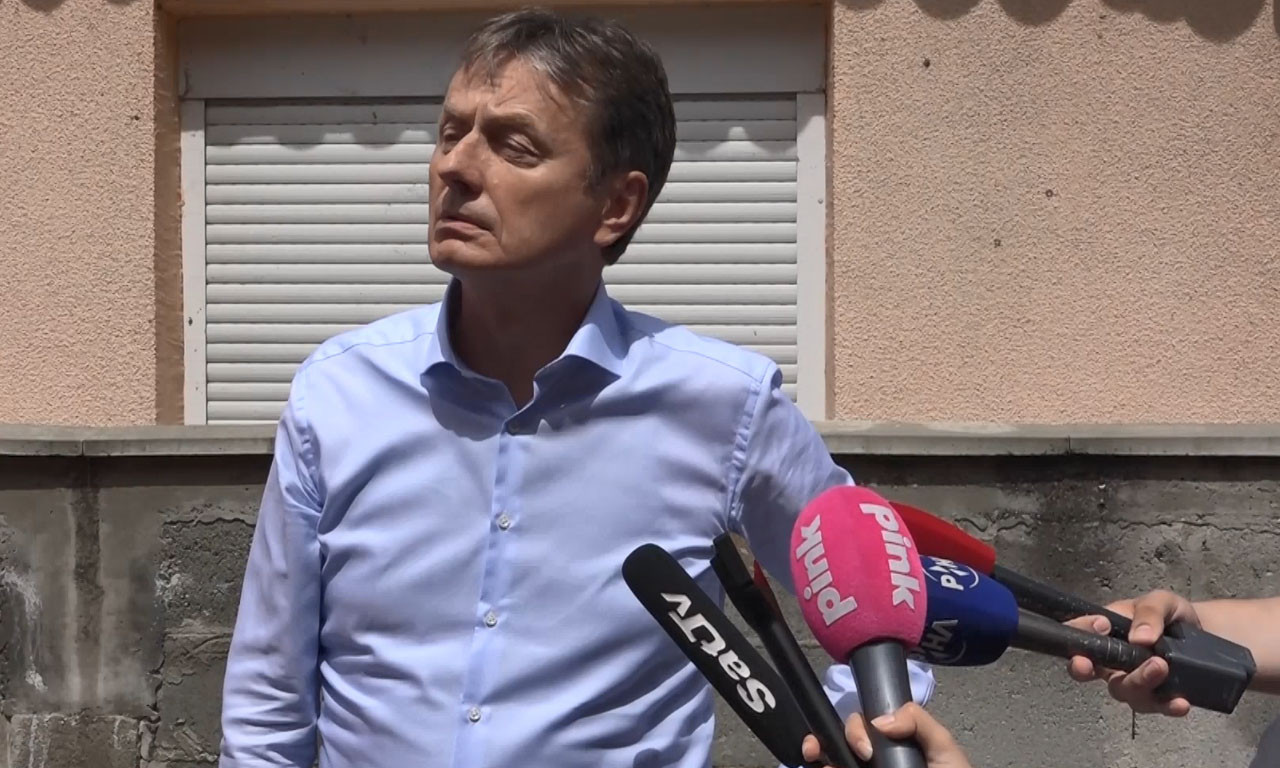 GLIŠIĆ OBIŠAO RADOVE U ŽABARIMA! Evo kako teče rekonstrukcija vodovoda u selu Vlaški Do (VIDEO)