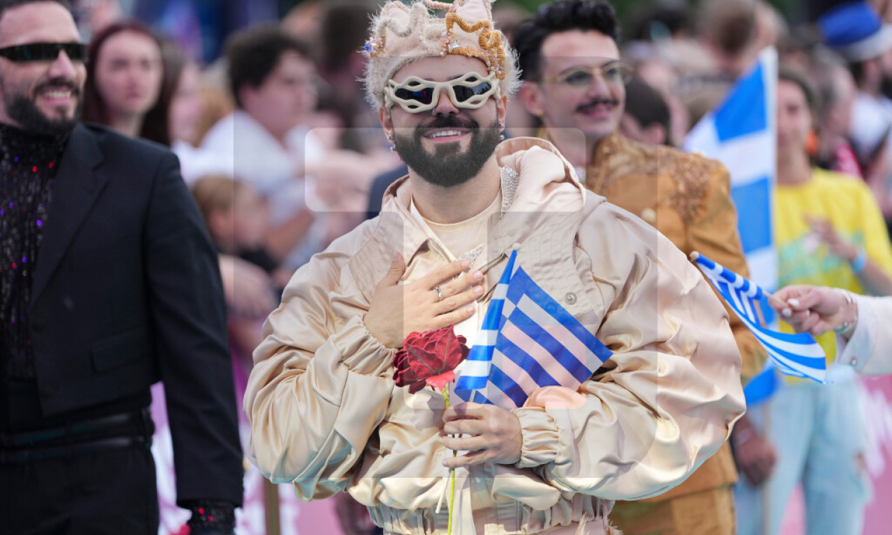 PREDSTAVNIK GRČKE NA EVROVIZIJI 2027 PROGOVORIO SRPSKI: "Donesi mi, donesi mi pobedu"