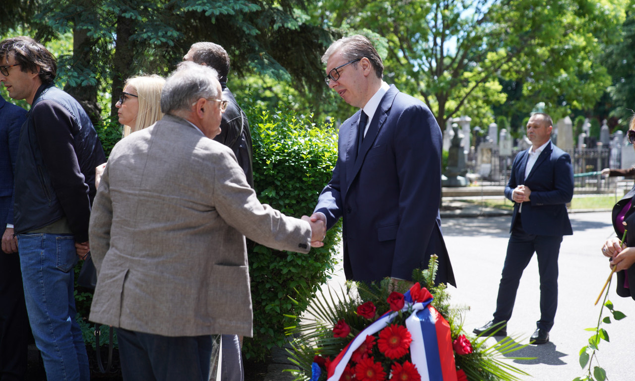 PREDSEDNIK VUČIĆ IZRAZIO SAUČEŠĆE PORODICI VLADIMIRA CVETKOVIĆA (FOTO)