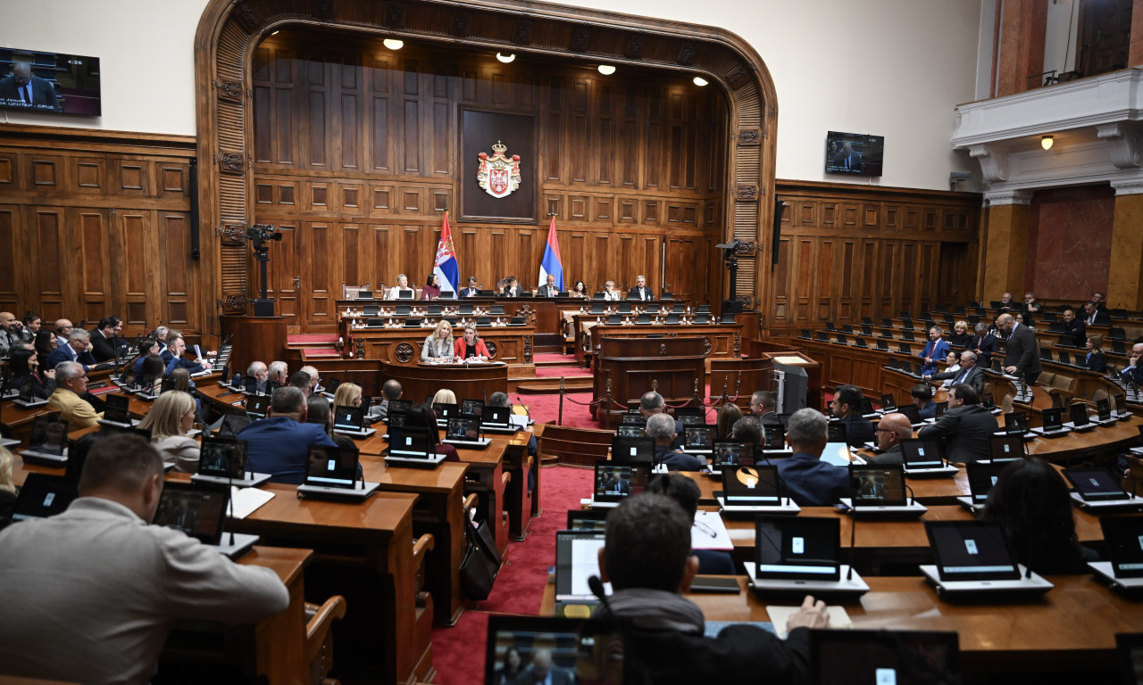 NASTAVLJENA SEDNICA: Poslanici Skupštine Srbije raspravljaju o setu izbornih zakona (FOTO)
