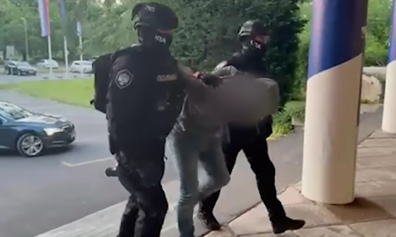PREKO FEJSBUKA DO TUĐEG NOVCA: Pala tročlana banda u Požarevcu - evo kako su varali ljude i uzimali im novac