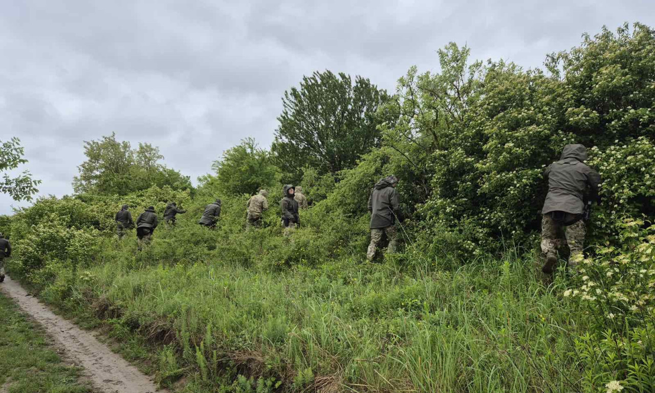 VELIKA AKCIJA POLICIJE: U toku potraga za telom Aleksandra Nešovića kod Jarkovačkog jezera (FOTO)