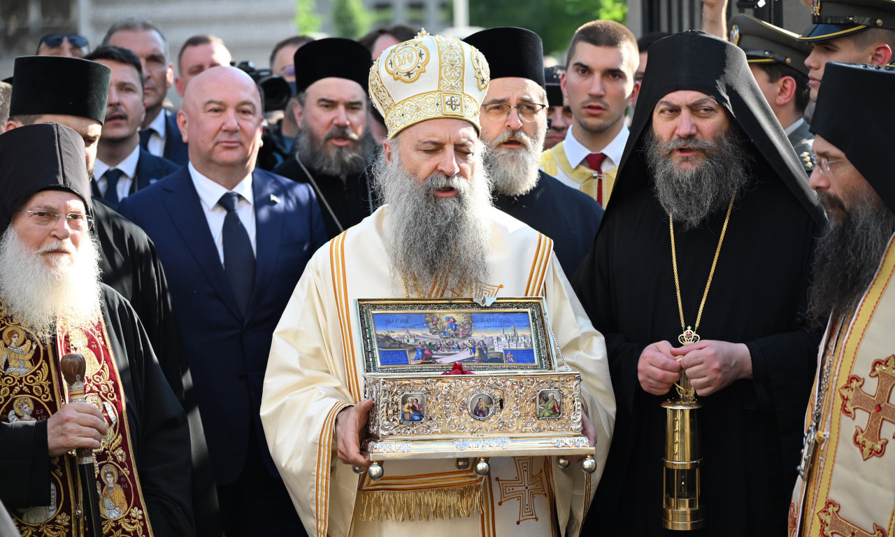 SVETINJA U BEOGRADU: Pojas Presvete Bogorodice dočekan u Vaznesenjskoj crkvi (FOTO)