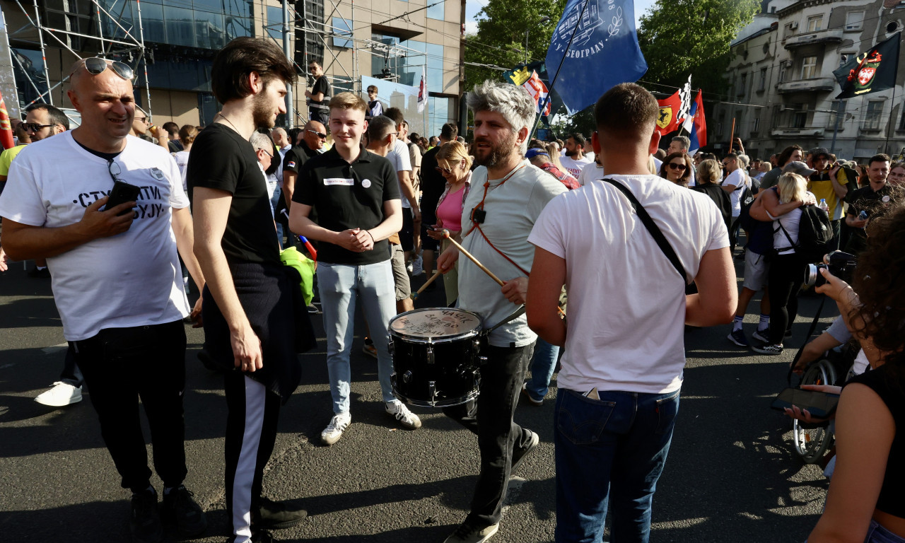 KRITIKE NA RAČUN VLASTI, ALI BEZ KONKRETNIH REŠENJA! Završen protest na Slaviji na koji su pozvali studenti u blokadi