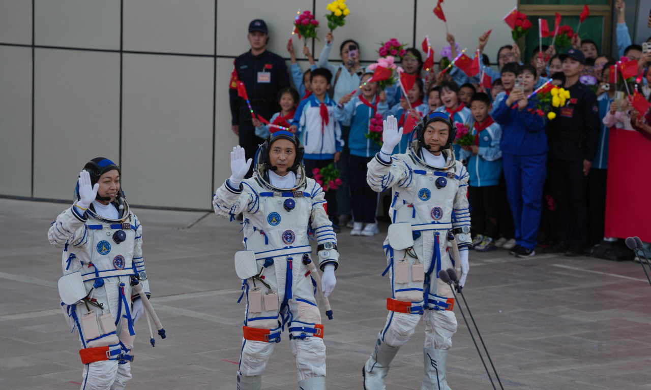 JEDNA OD NAJDUŽIH SVEMIRSKIH MISIJA NA SVETU! Kina poslala tri astronauta u orbitu, jedan ostaje godinu dana na stanici "Tjangong" (FOTO)