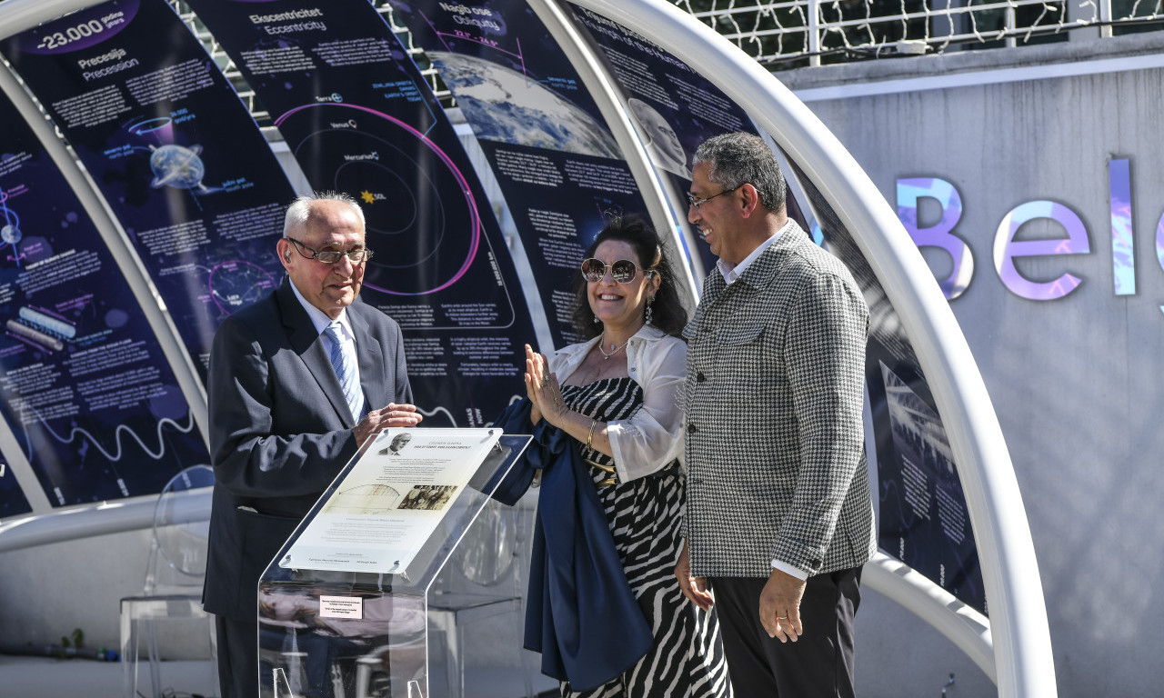 OTKRIVENA SPOMEN-PLOČA MILUTINU MILANKOVIĆU Srpski naučnik dobio zasluženo priznanje u Hangaru Starog aerodroma