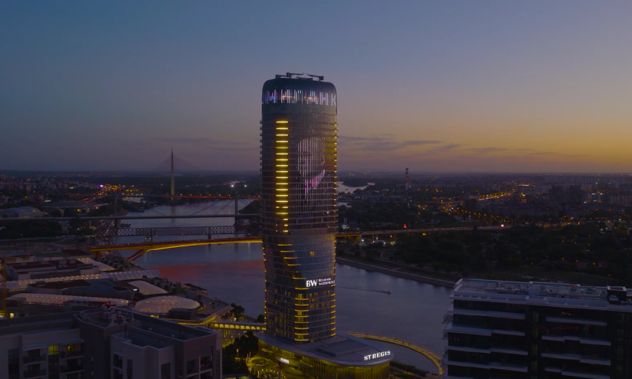 U ČAST VELIKOG NAUČNIKA: Projekcijom na Kuli Beograd obeležena godišnjica rođenja Milutina Milankovića (VIDEO)