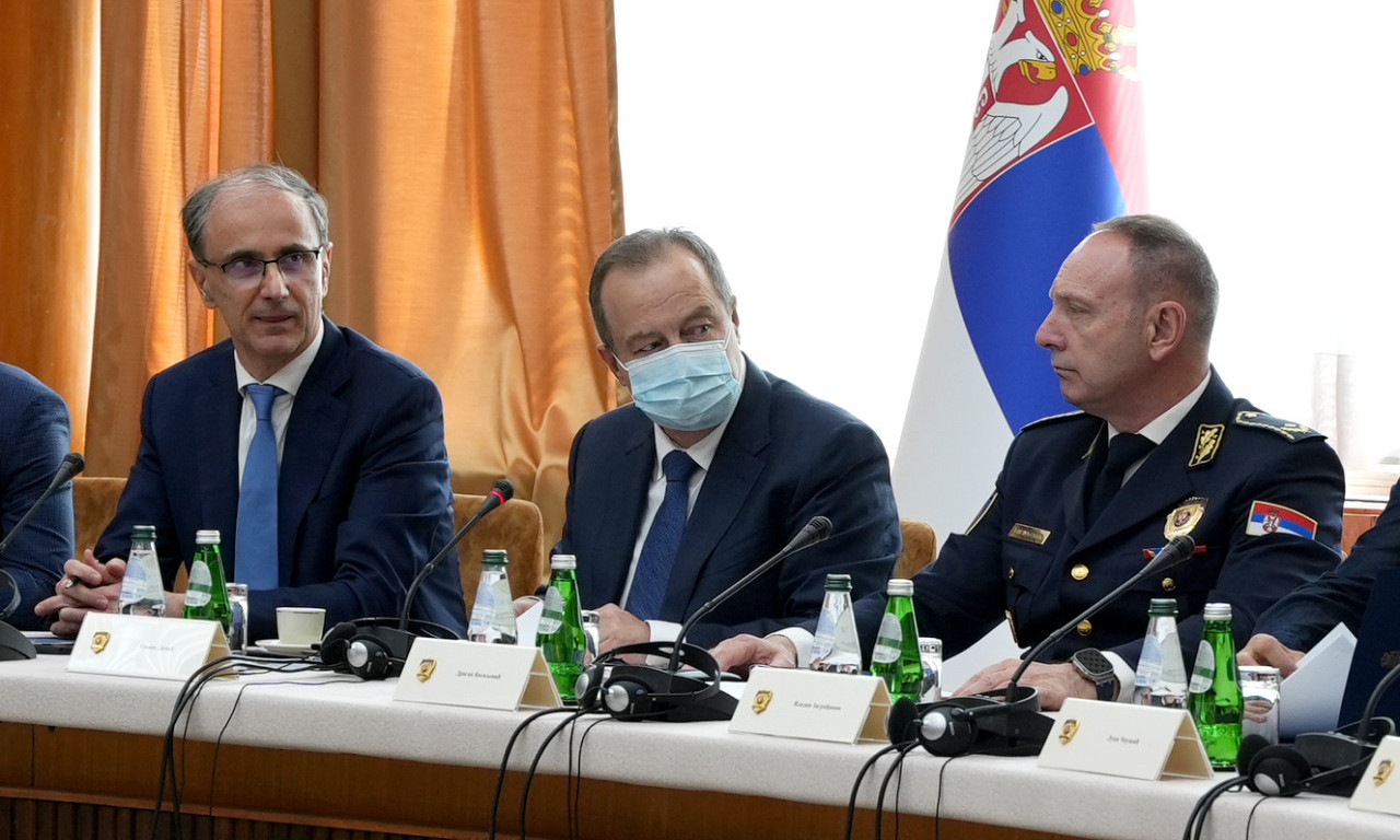 STANJE U SRBIJI POD KONTROLOM Održan sastanak Macuta, Dačića i vrha policije
