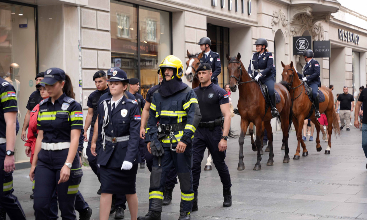 UOČI OBELEŽAVANJA DANA MUP-a I DANA POLICIJE: Održan tradicionalni defile konjanika Policijske brigade i Orkestra policije (FOTO)