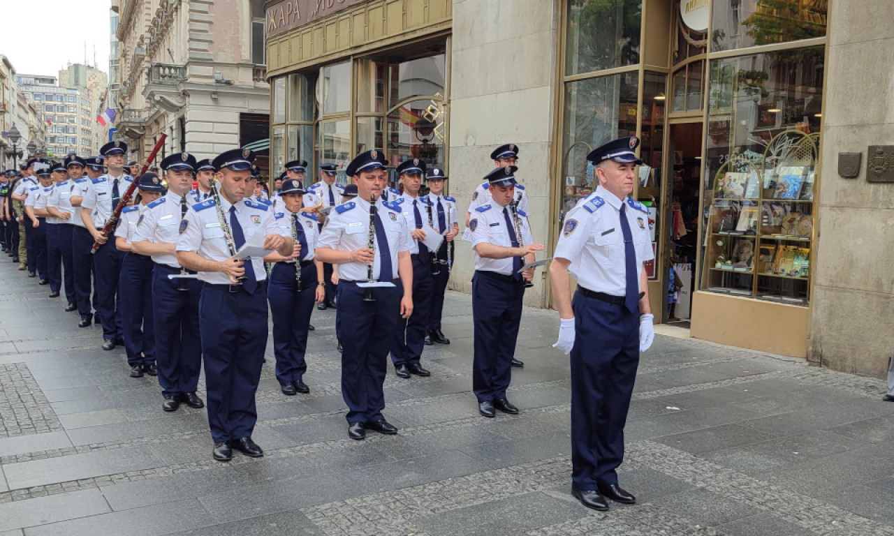 BORBENA VOZILA, SPECIJALCI I HELIKOPTERI U CENTRU BEOGRADA Policija otvara vrata građanima - prisustvuje i Vučić