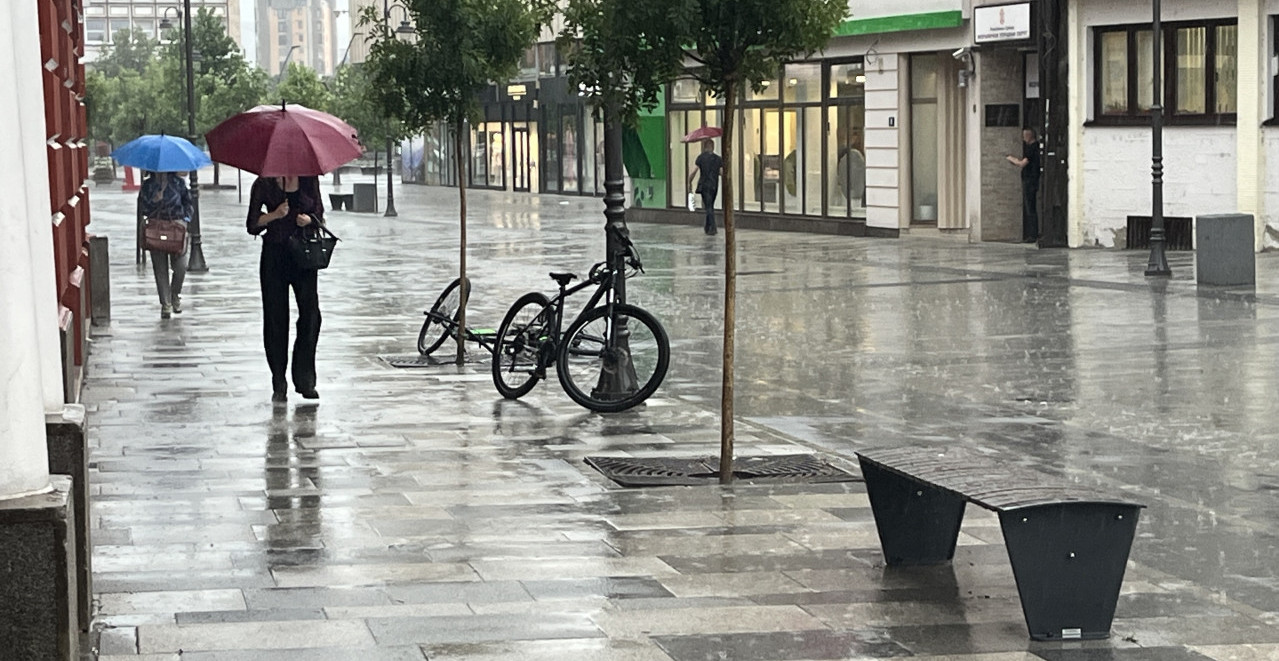 SPREMITE SE ZA NEVREME: Jaki pljuskovi sa grmljavinom pogodiće ove delove Srbije!