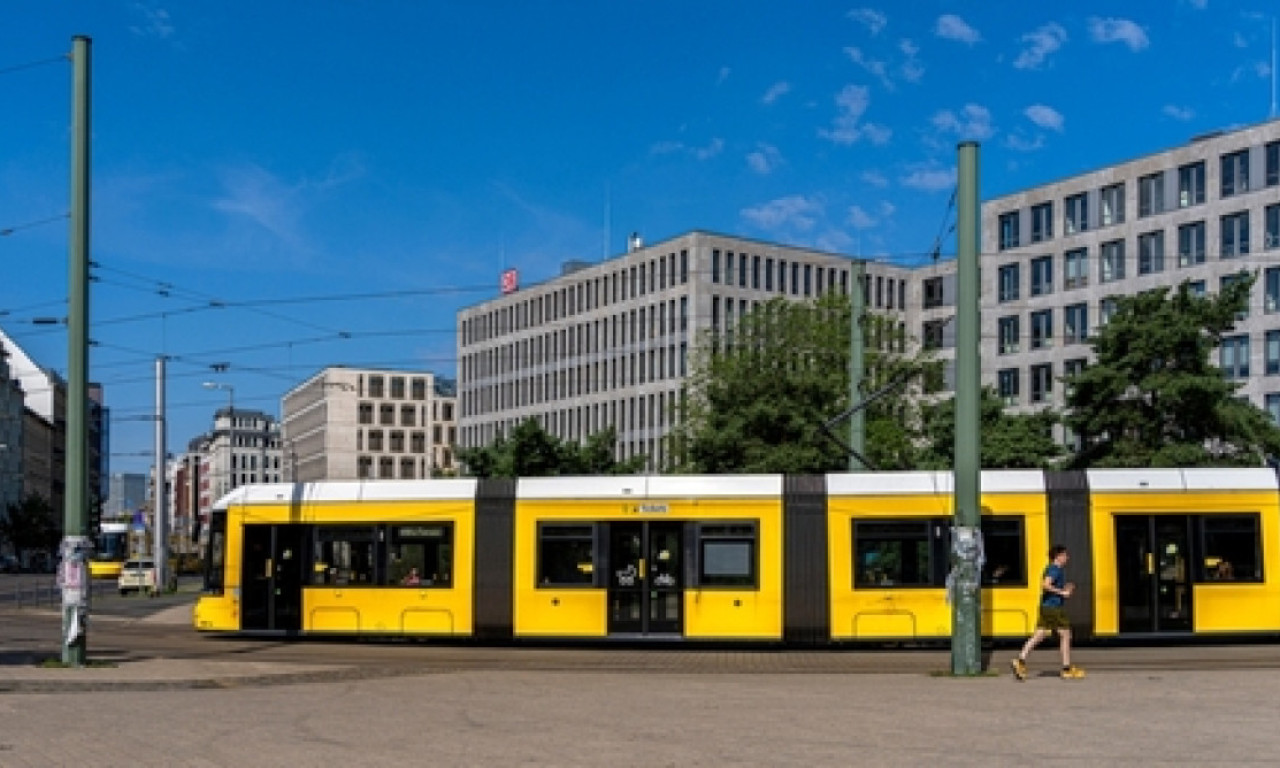 TRAMVAJ ISKOČIO IZ ŠINA, DESETINE POVREĐENIH Teška nesreća u Berlinu