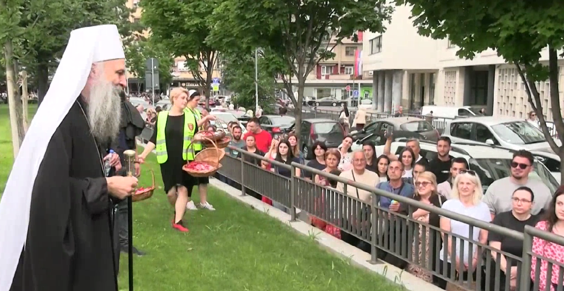 GOSPOD JE SA NAMA! Patrijarh Porfirije: Srpski narod ovih dana pokazuje da je vera živa u njemu