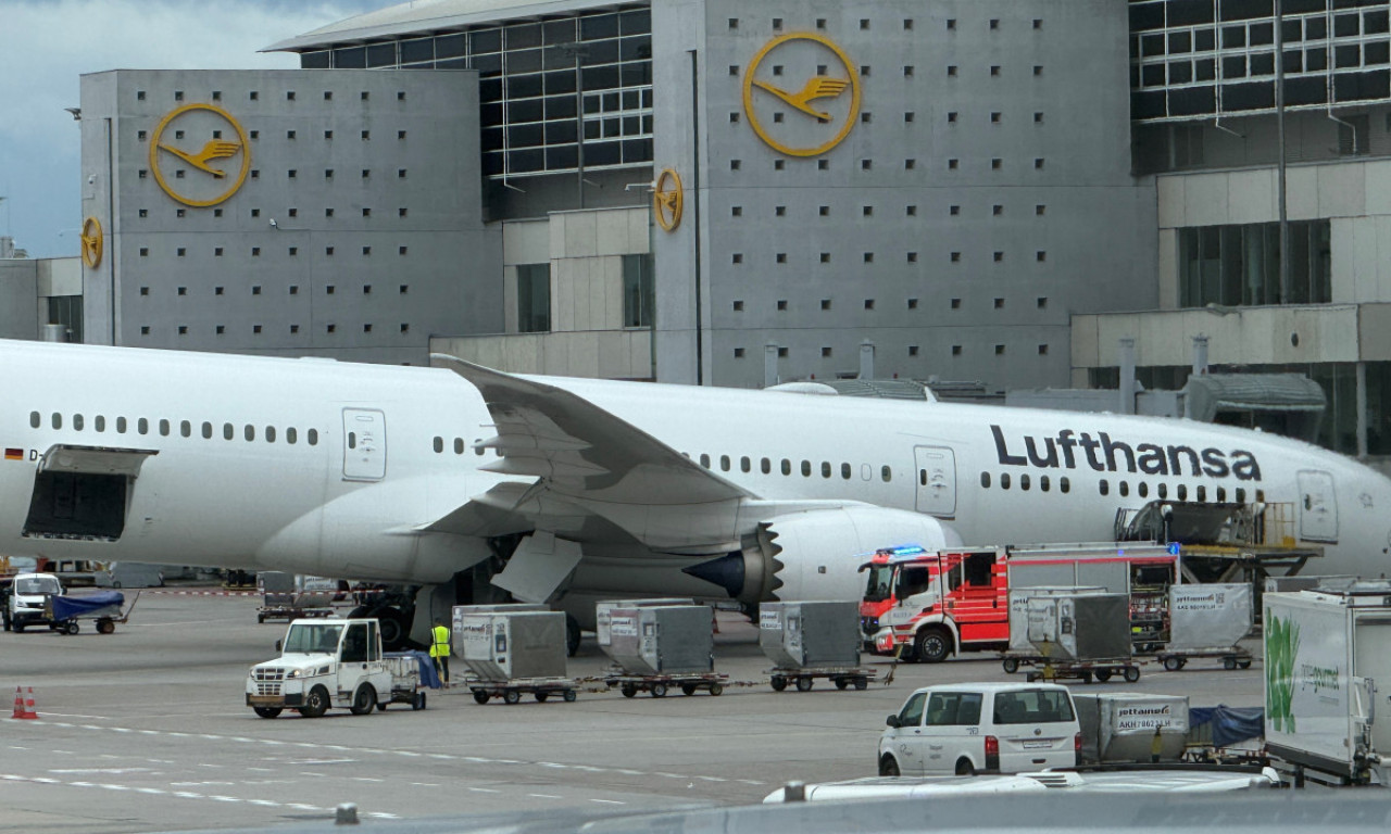 DRAMA U NEMAČKOJ: Više ljudi povređeno kada je parkirani avion na aerodromu u Frankfurtu pao na asfalt!