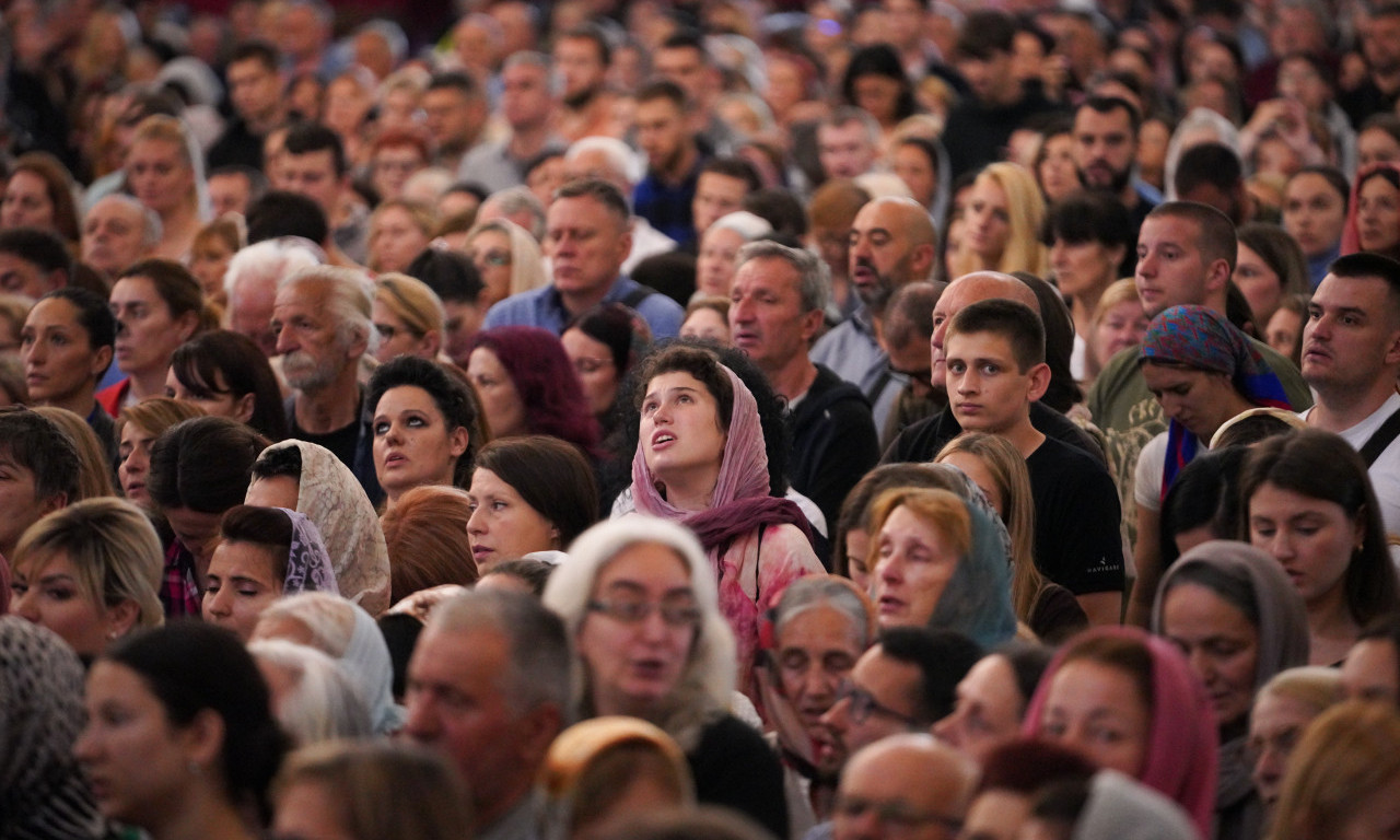 ČASNI POJAS PRESVETE BOGORODICE ISPRAĆEN IZ SRBIJE Svetinji se u Beogradu poklonilo više od 1.100.000 vernika (FOTO)