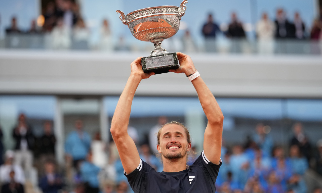 VIŠE OD ČETIRI SATA IGRE: Zverev pobedio Kobolija posle pet setova i osvojio Rolan Garos (FOTO)